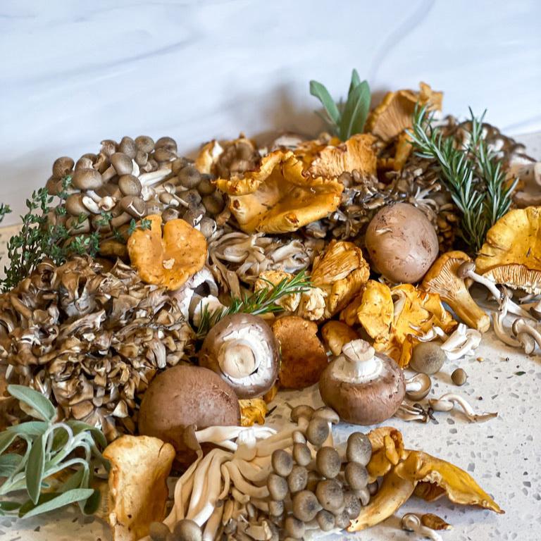 Wild Mushroom Gravy (w/ Turkey Broth) (10oz)